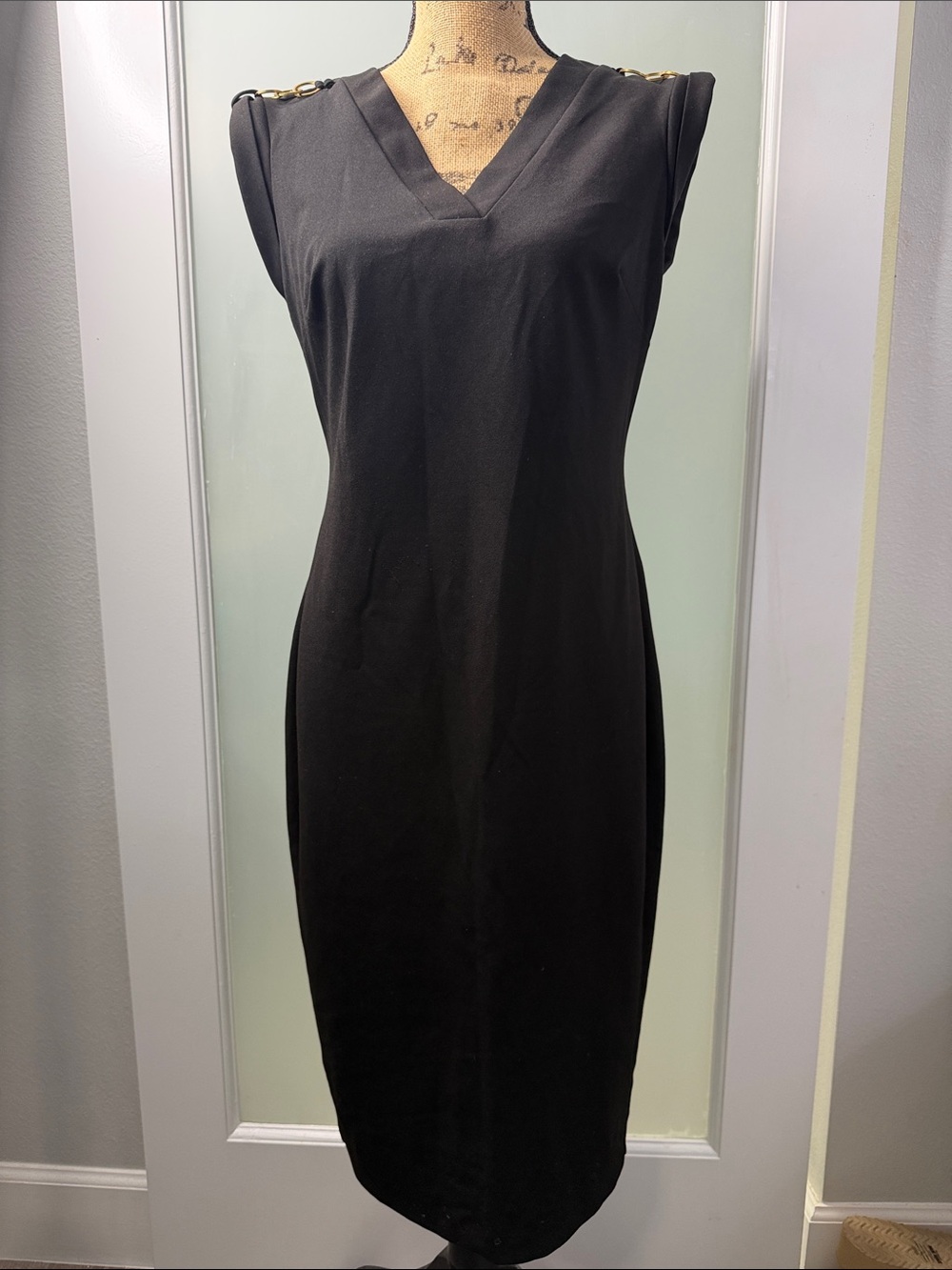 CALVIN KLEIN Classic Black V-Neck Sleeveless Sheath Dress Size 8. Preloved.